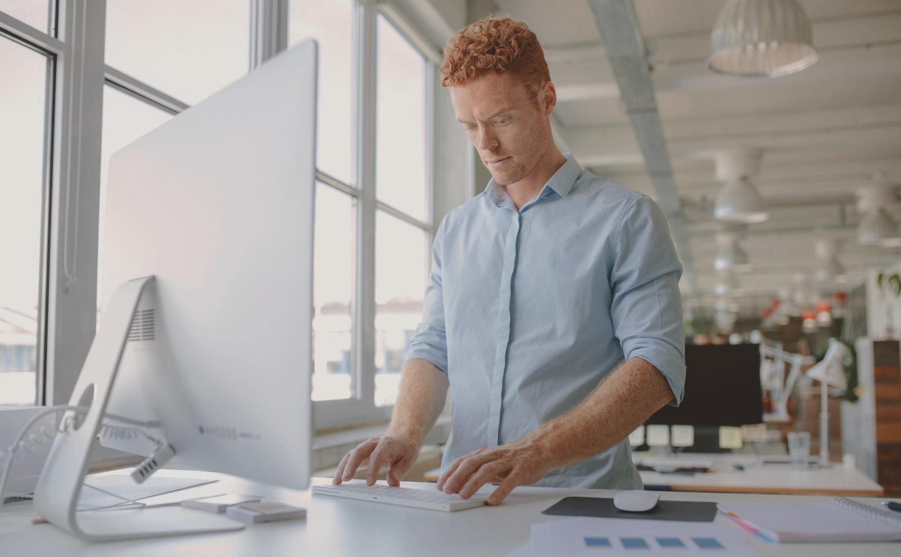 Workshop-Teilnehmer während praktischer Übung